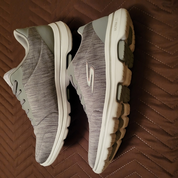 Skechers Gray Athletic Shoes - Picture 3 of 6